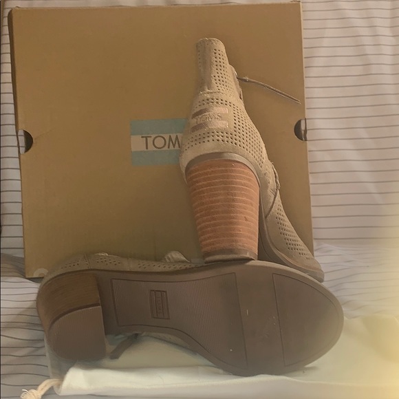 TOMS: Majorca Olive Perforated Peep-Toe Booties - Picture 3 of 5